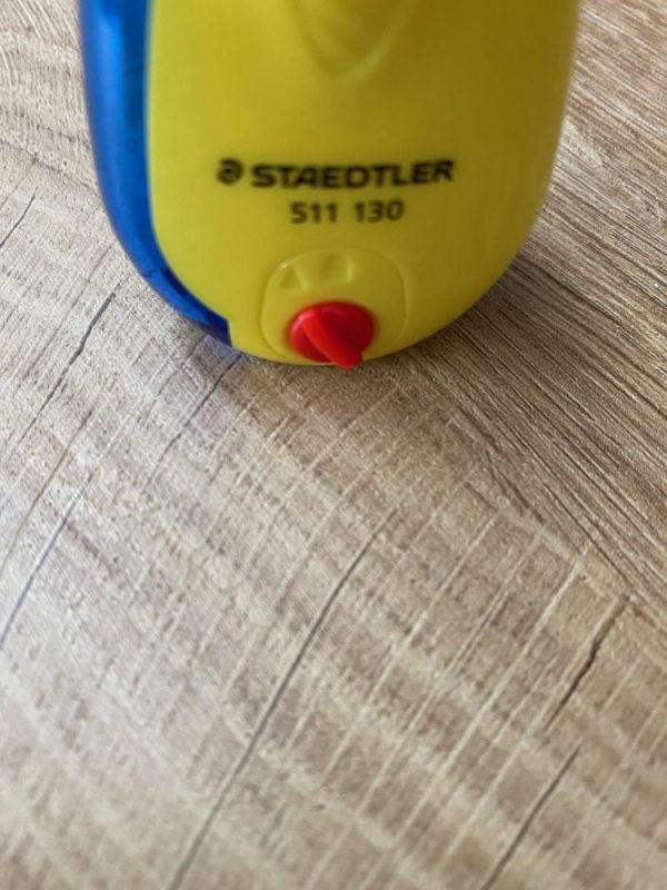 ΞΥΣΤΡΑ STAEDTLER ΜΕ ΑΠΟΘΗΚΕΥΤΙΚΟ ΧΩΡΟ ΚΑΙ ΕΙΔΙΚΟ ΚΟΥΜΠΙ ΓΙΑ ΕΠΙΛΟΓΗ ΜΥΤΗΣ - Image 3